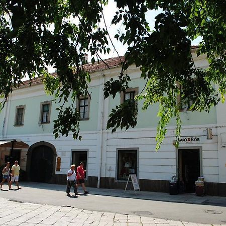Dobo Teri Apartman Eger Luaran gambar