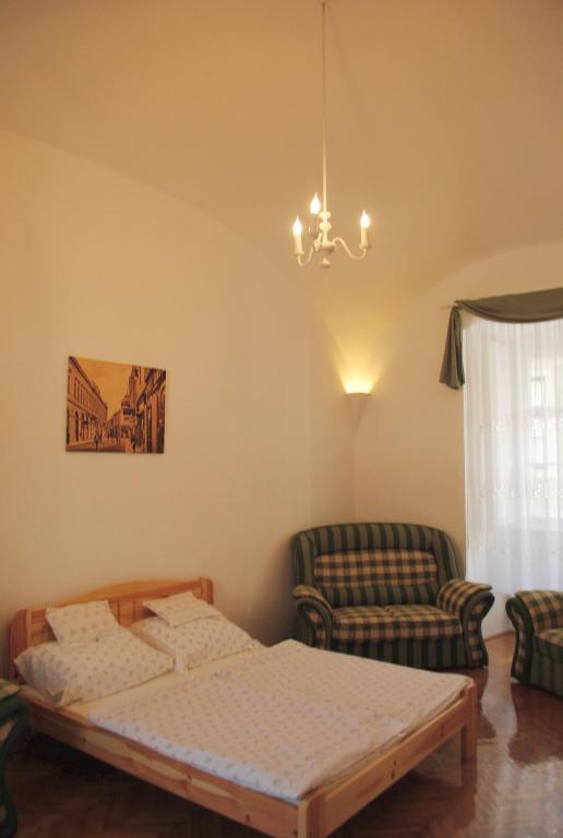 Dobo Teri Apartman Eger Bilik gambar