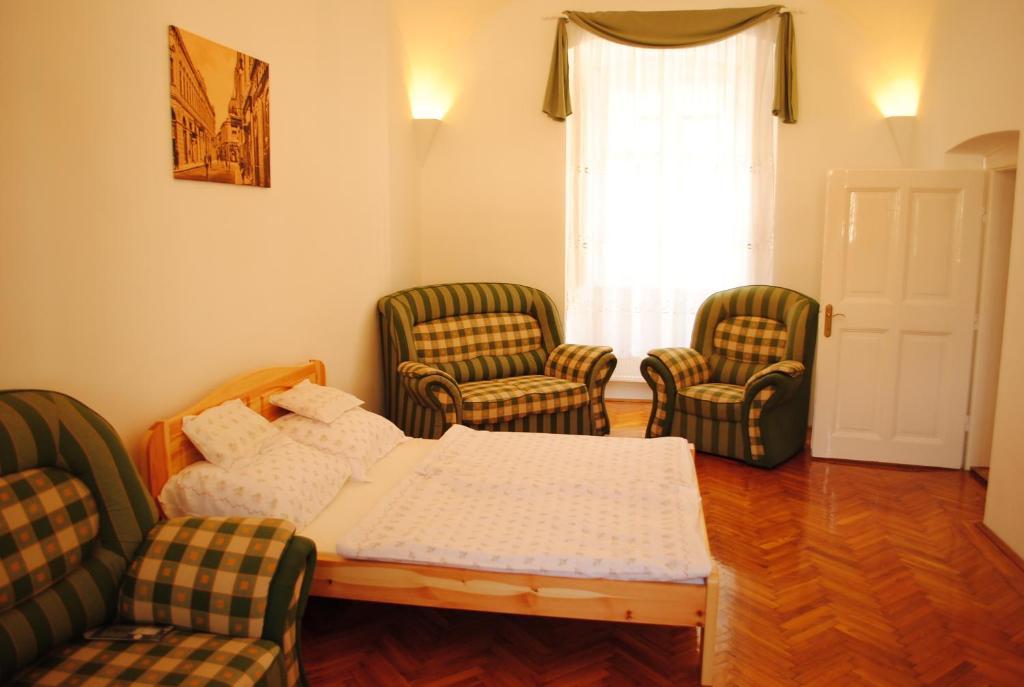 Dobo Teri Apartman Eger Bilik gambar