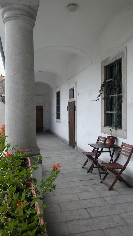 Dobo Teri Apartman Eger Luaran gambar